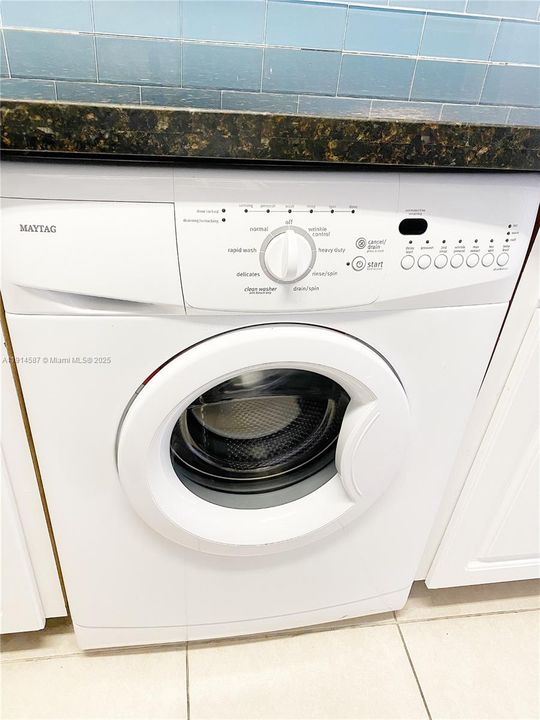 На продажу: $270,000 (2 спален, 1 ванн, 891 Квадратных фут)