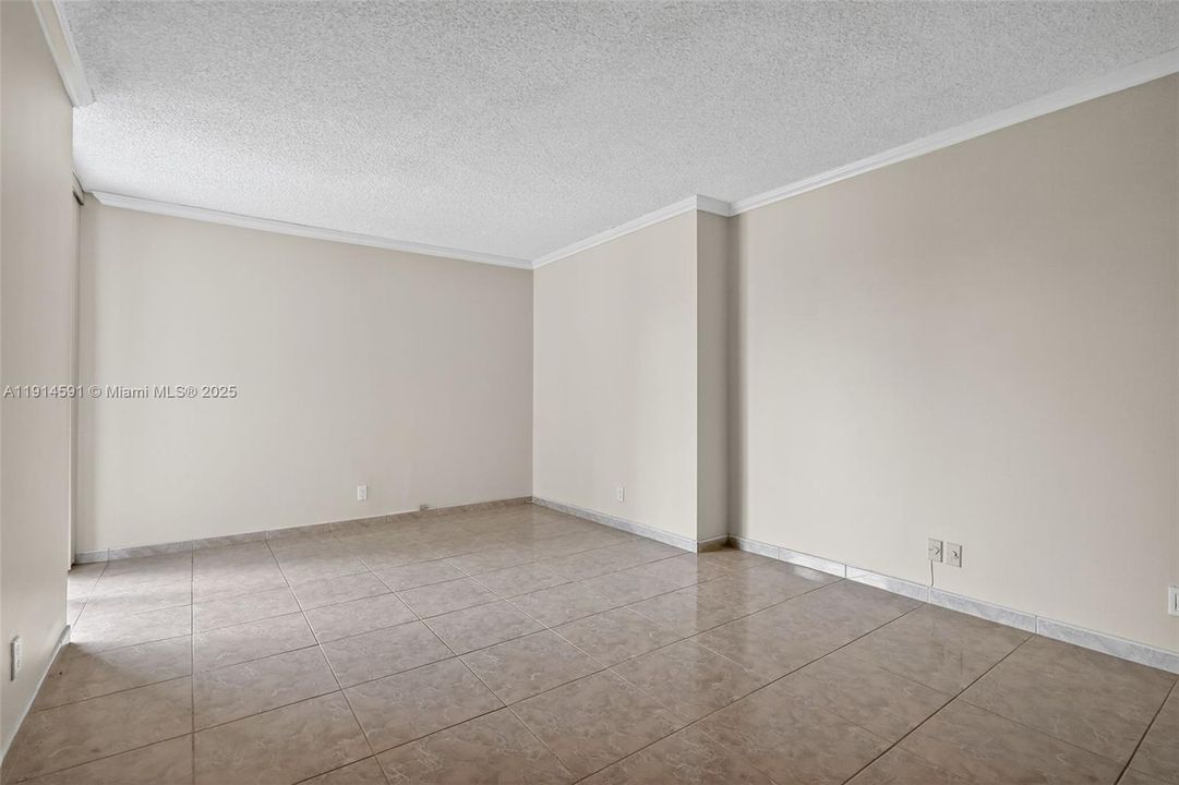 For Sale: $299,000 (2 beds, 2 baths, 1183 Square Feet)