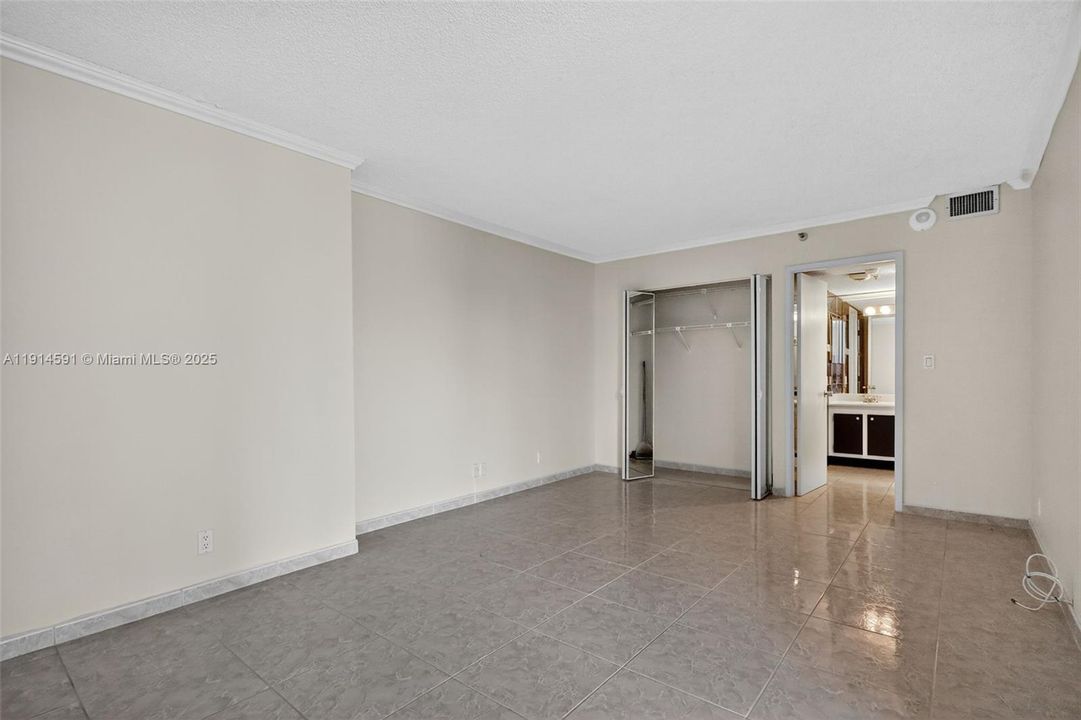 For Sale: $299,000 (2 beds, 2 baths, 1183 Square Feet)