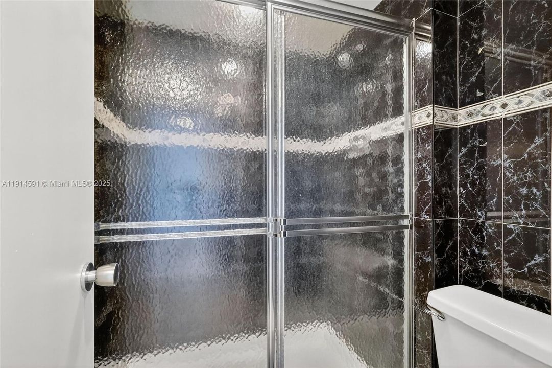 For Sale: $299,000 (2 beds, 2 baths, 1183 Square Feet)