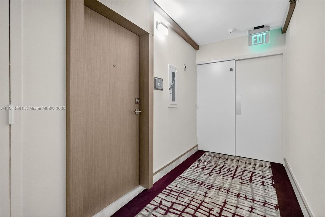 For Sale: $299,000 (2 beds, 2 baths, 1183 Square Feet)