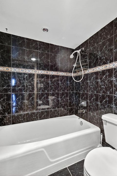 For Sale: $299,000 (2 beds, 2 baths, 1183 Square Feet)