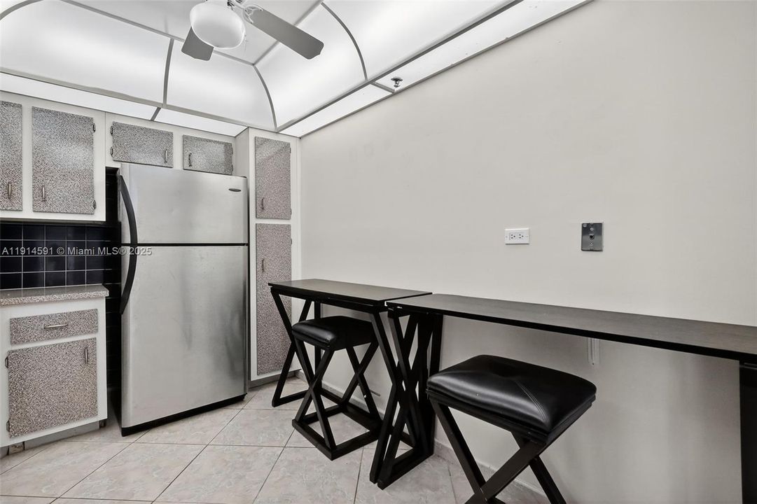 For Sale: $299,000 (2 beds, 2 baths, 1183 Square Feet)