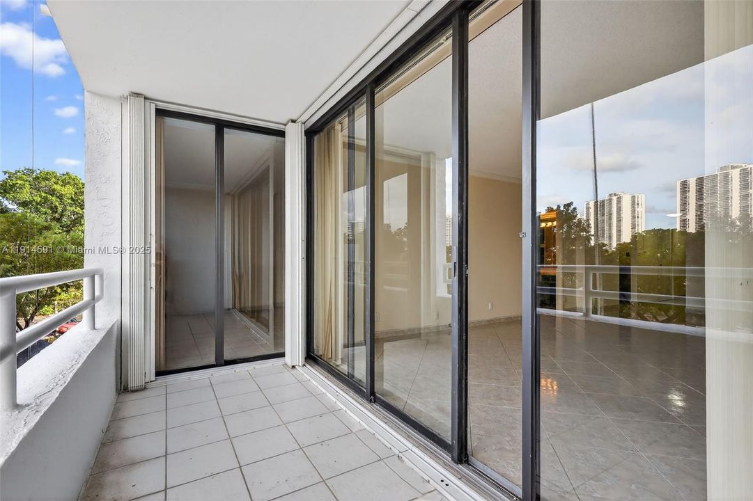 For Sale: $299,000 (2 beds, 2 baths, 1183 Square Feet)