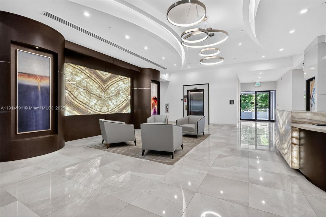 For Sale: $299,000 (2 beds, 2 baths, 1183 Square Feet)