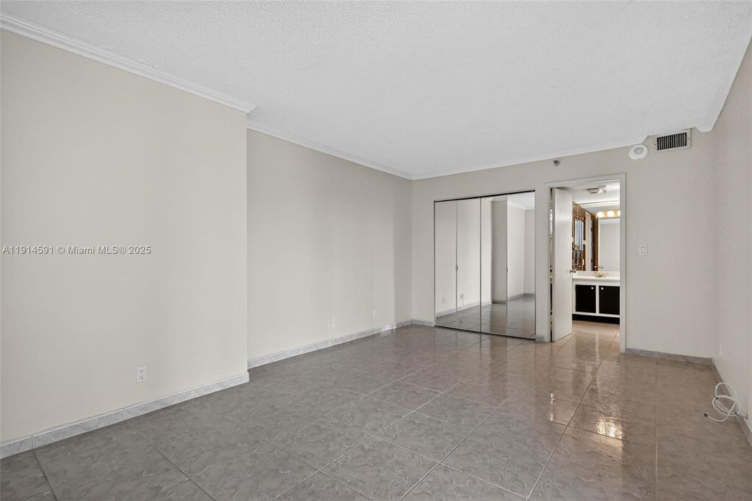 For Sale: $299,000 (2 beds, 2 baths, 1183 Square Feet)