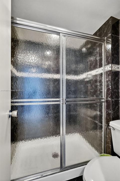 For Sale: $299,000 (2 beds, 2 baths, 1183 Square Feet)