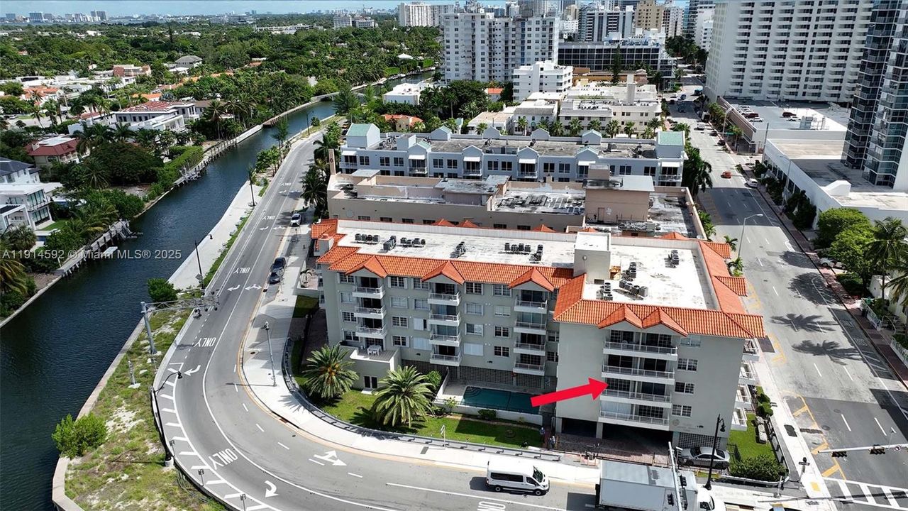 For Sale: $410,000 (2 beds, 2 baths, 710 Square Feet)