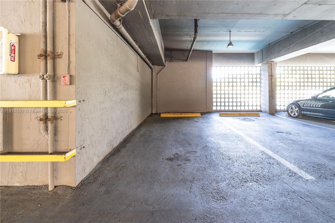 For Sale: $410,000 (2 beds, 2 baths, 710 Square Feet)