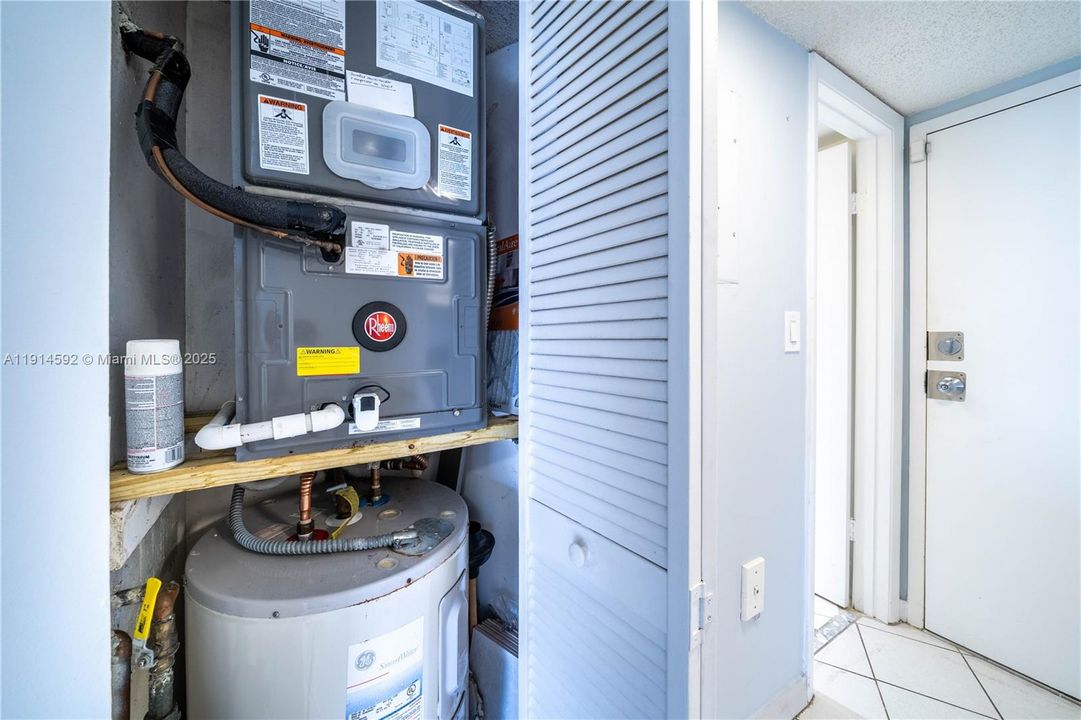 For Sale: $410,000 (2 beds, 2 baths, 710 Square Feet)