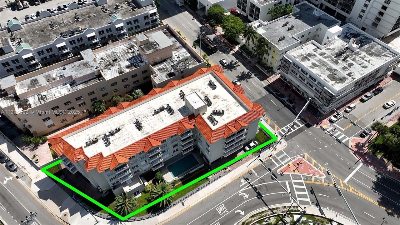 For Sale: $410,000 (2 beds, 2 baths, 710 Square Feet)