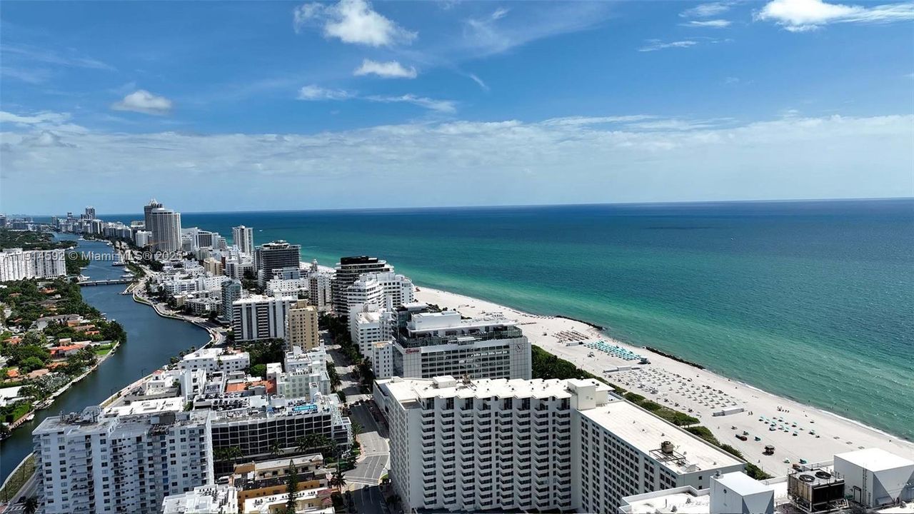 For Sale: $410,000 (2 beds, 2 baths, 710 Square Feet)