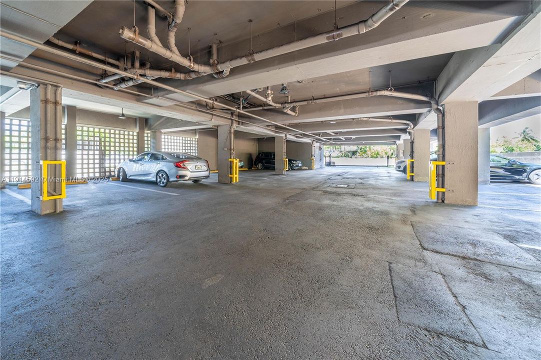 For Sale: $410,000 (2 beds, 2 baths, 710 Square Feet)