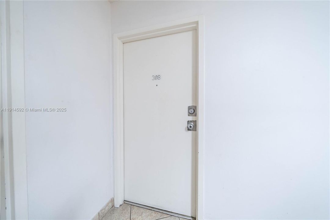 For Sale: $410,000 (2 beds, 2 baths, 710 Square Feet)