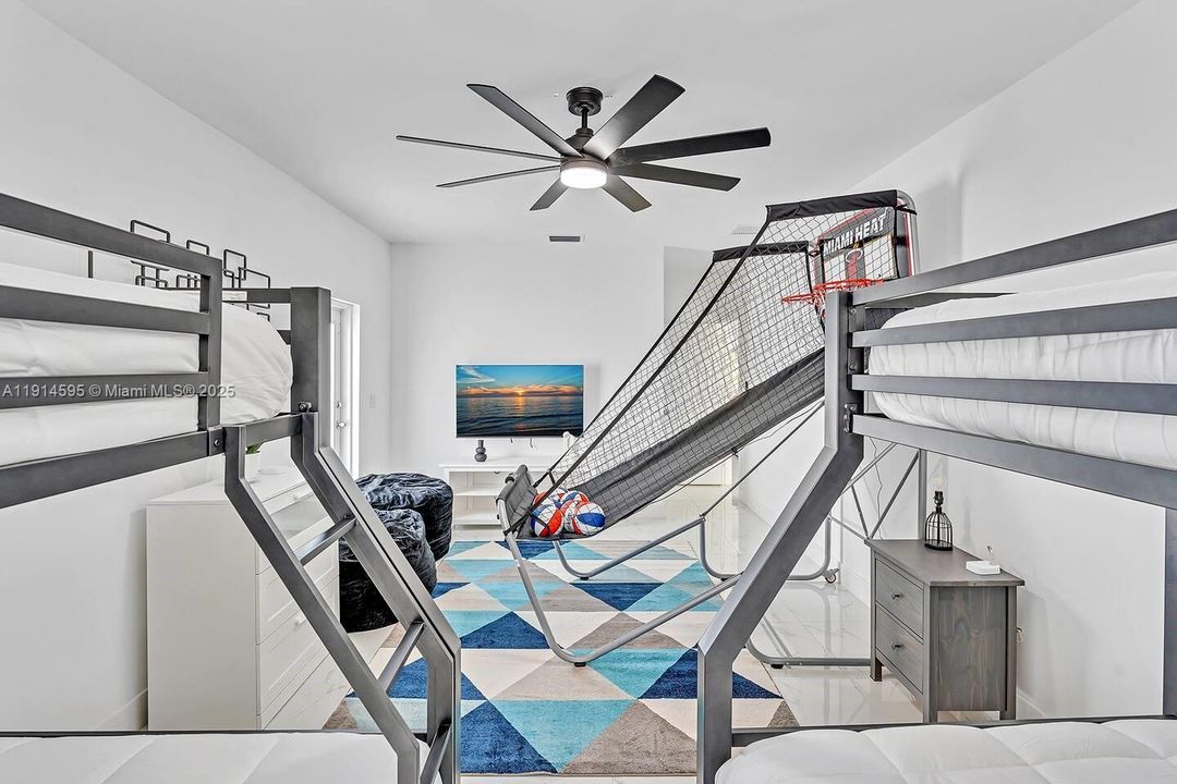 For Sale: $899,900 (5 beds, 3 baths, 2246 Square Feet)