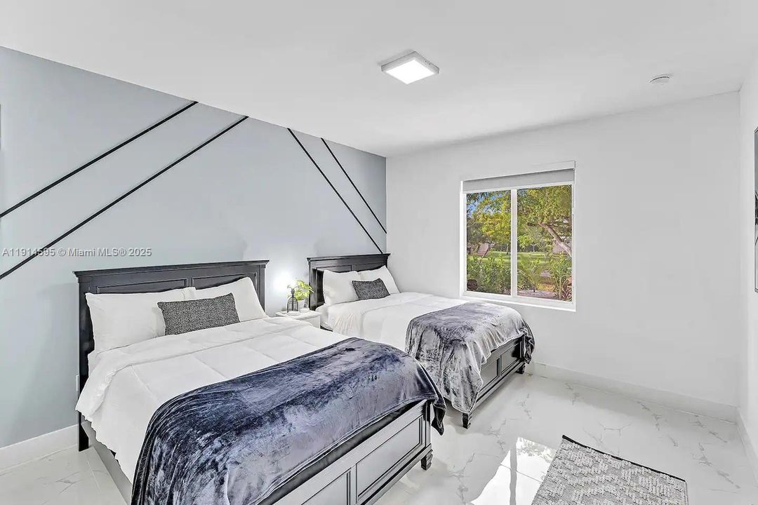 For Sale: $899,900 (5 beds, 3 baths, 2246 Square Feet)