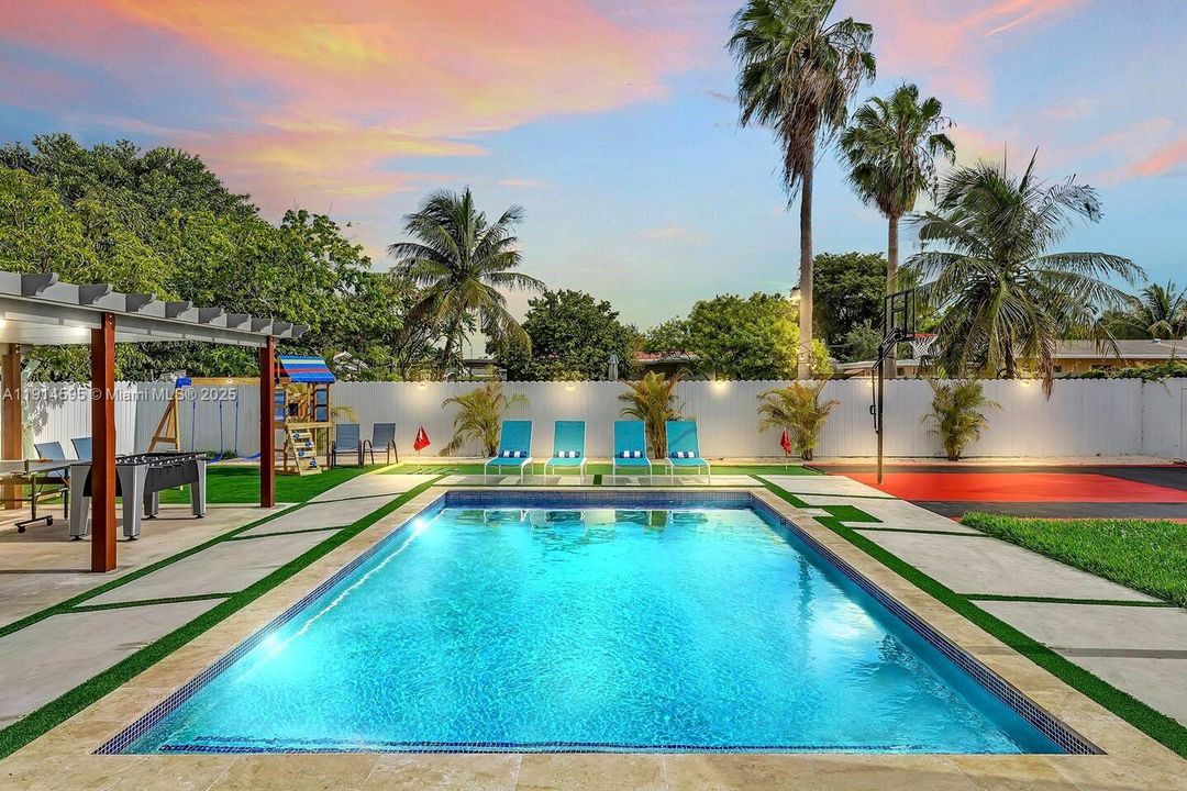 For Sale: $899,900 (5 beds, 3 baths, 2246 Square Feet)