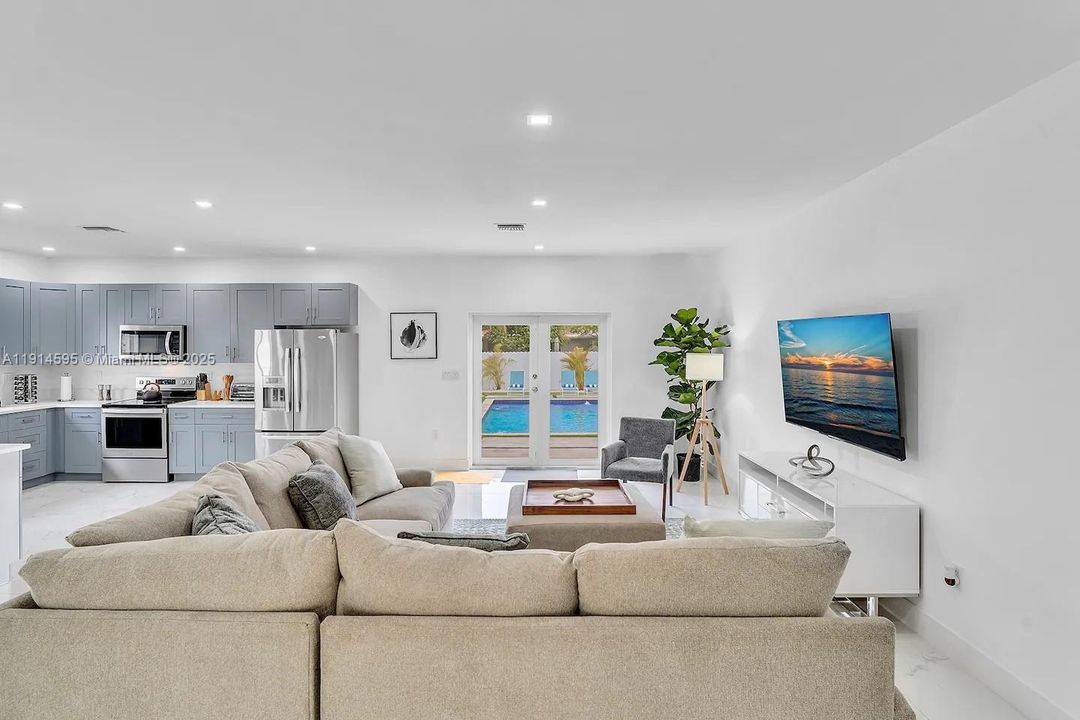 For Sale: $899,900 (5 beds, 3 baths, 2246 Square Feet)