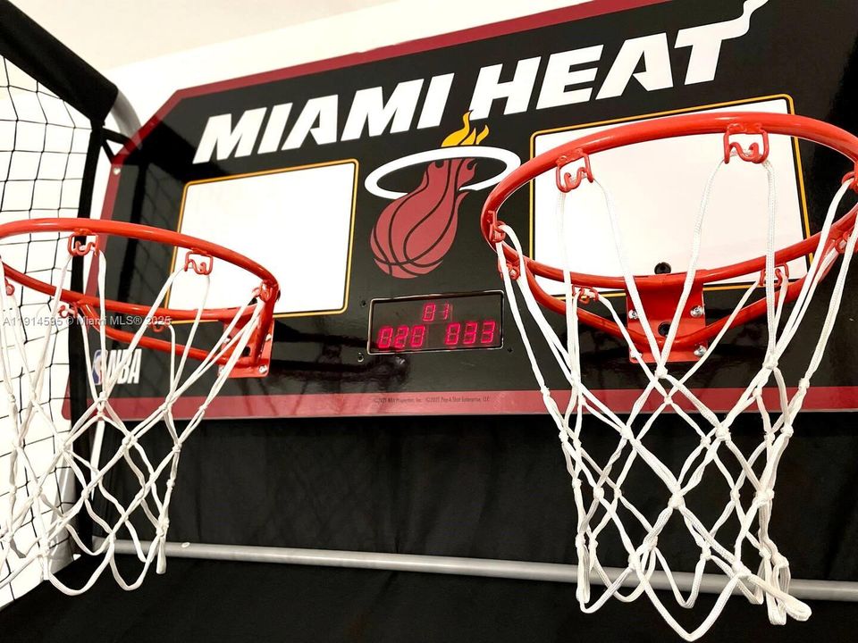 For Sale: $899,900 (5 beds, 3 baths, 2246 Square Feet)