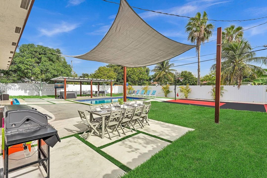 For Sale: $899,900 (5 beds, 3 baths, 2246 Square Feet)