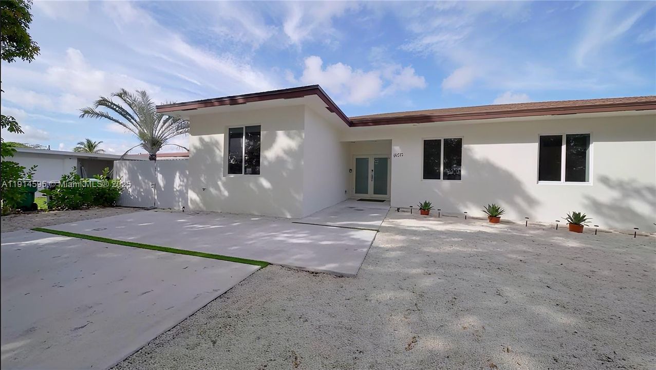 For Sale: $899,900 (5 beds, 3 baths, 2246 Square Feet)