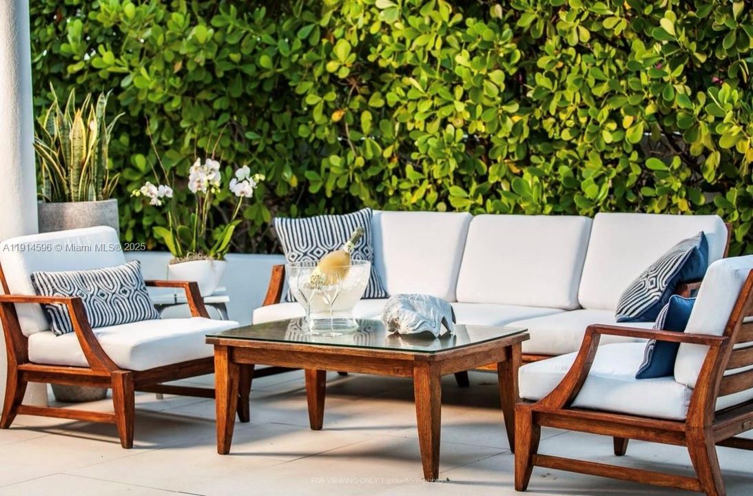 For Rent: $20,000 (2 beds, 2 baths, 1606 Square Feet)