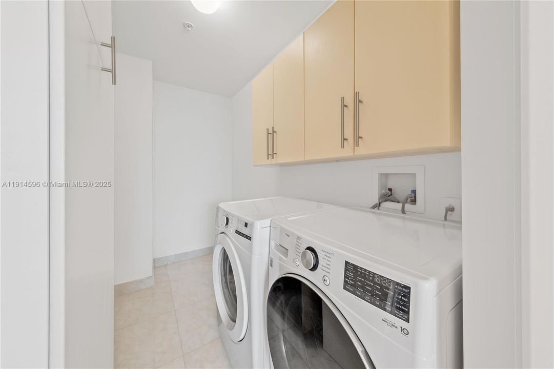 For Rent: $20,000 (2 beds, 2 baths, 1606 Square Feet)