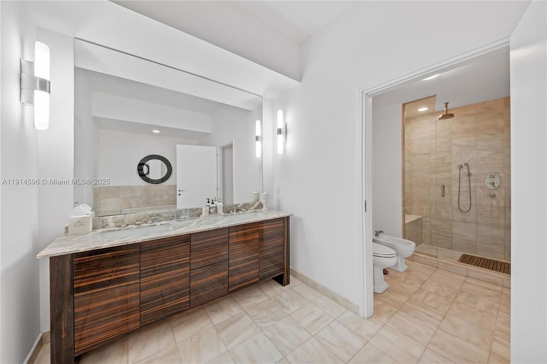 For Rent: $20,000 (2 beds, 2 baths, 1606 Square Feet)