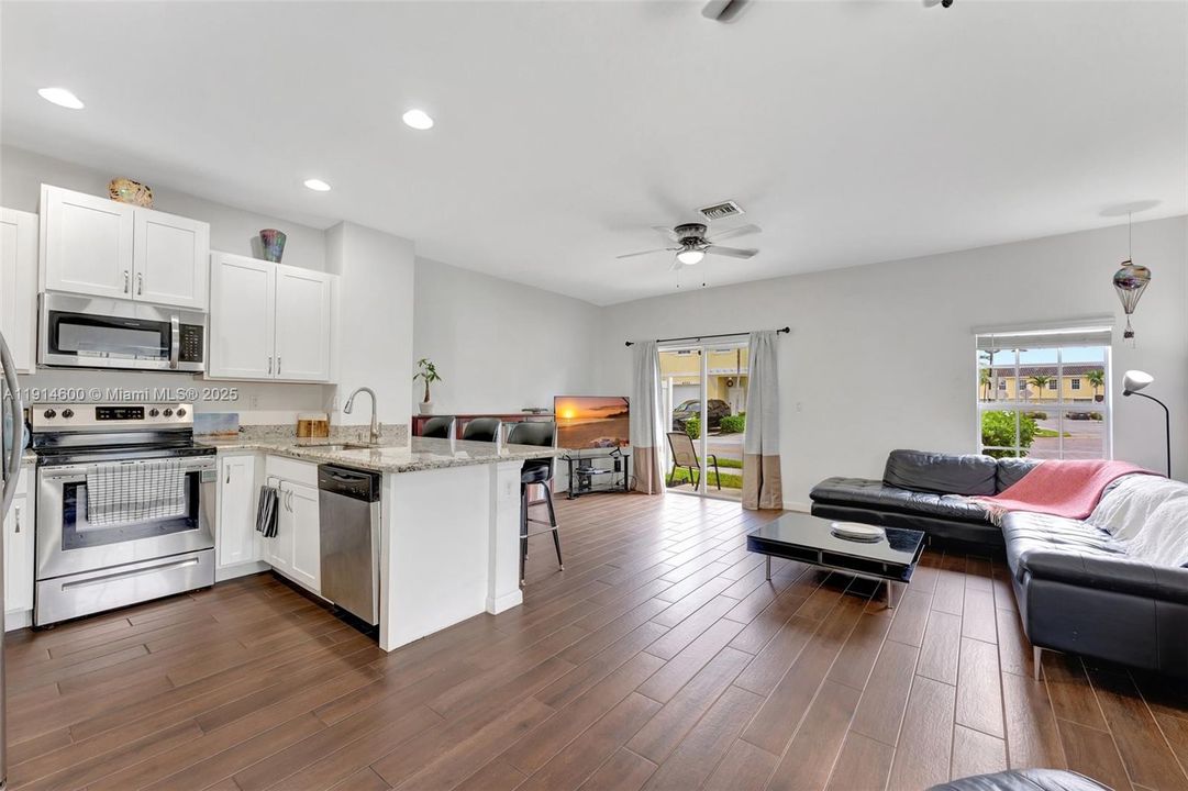 待售: $379,900 (3 贝兹, 2 浴室, 1496 平方英尺)