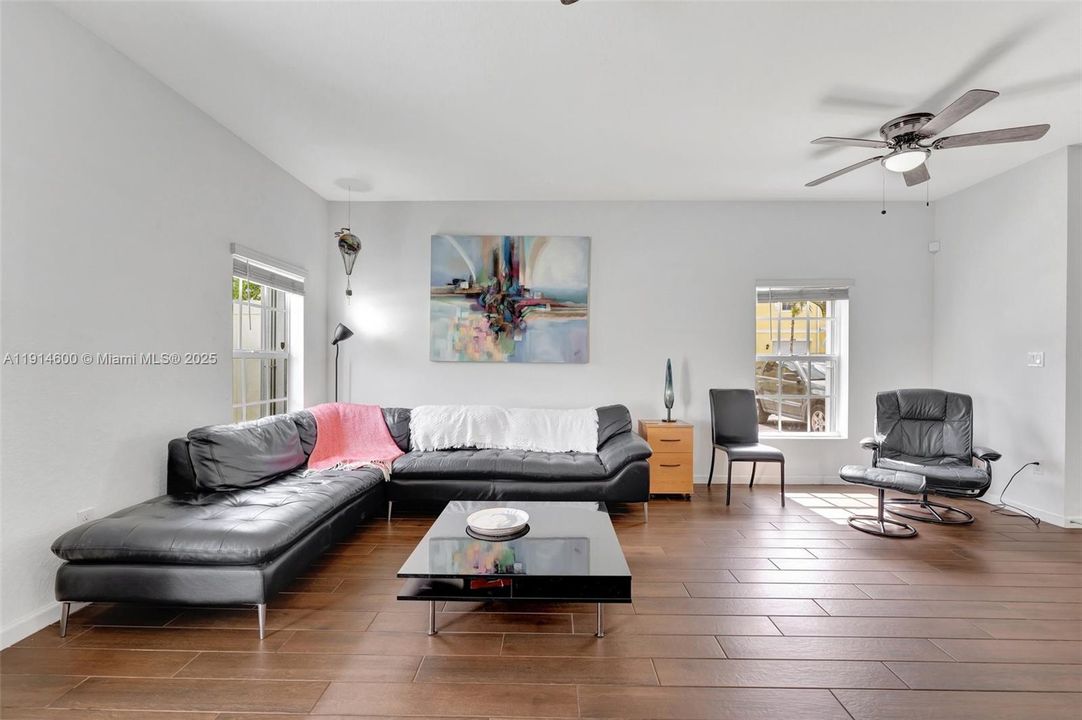 待售: $379,900 (3 贝兹, 2 浴室, 1496 平方英尺)