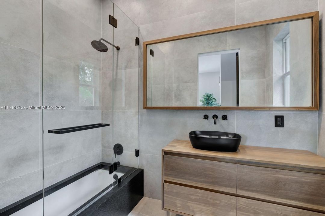 For Sale: $4,900,000 (6 beds, 6 baths, 6583 Square Feet)