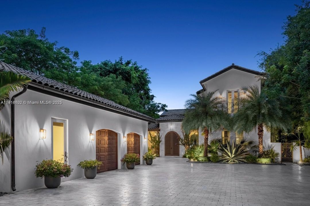 For Sale: $4,900,000 (6 beds, 6 baths, 6583 Square Feet)