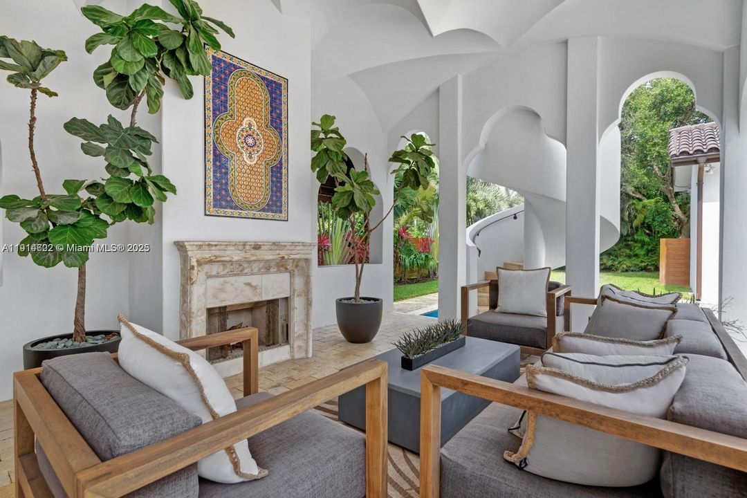 For Sale: $4,900,000 (6 beds, 6 baths, 6583 Square Feet)