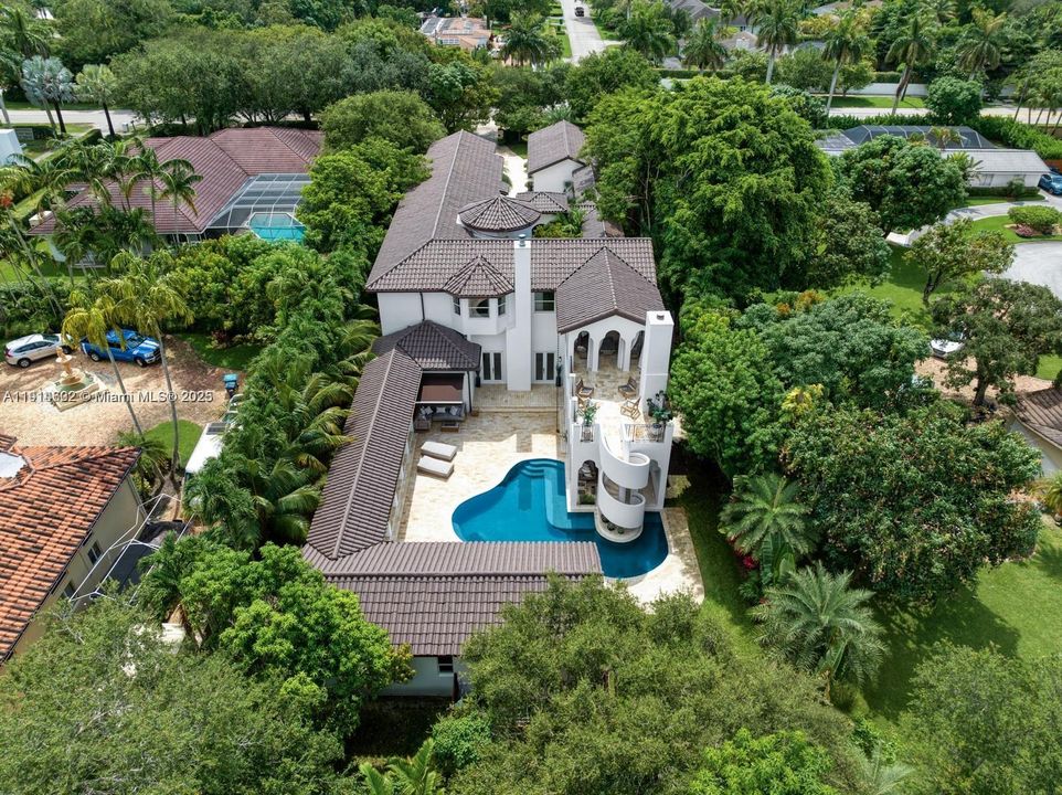 For Sale: $4,900,000 (6 beds, 6 baths, 6583 Square Feet)