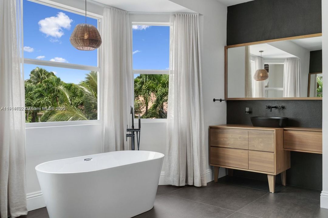 For Sale: $4,900,000 (6 beds, 6 baths, 6583 Square Feet)