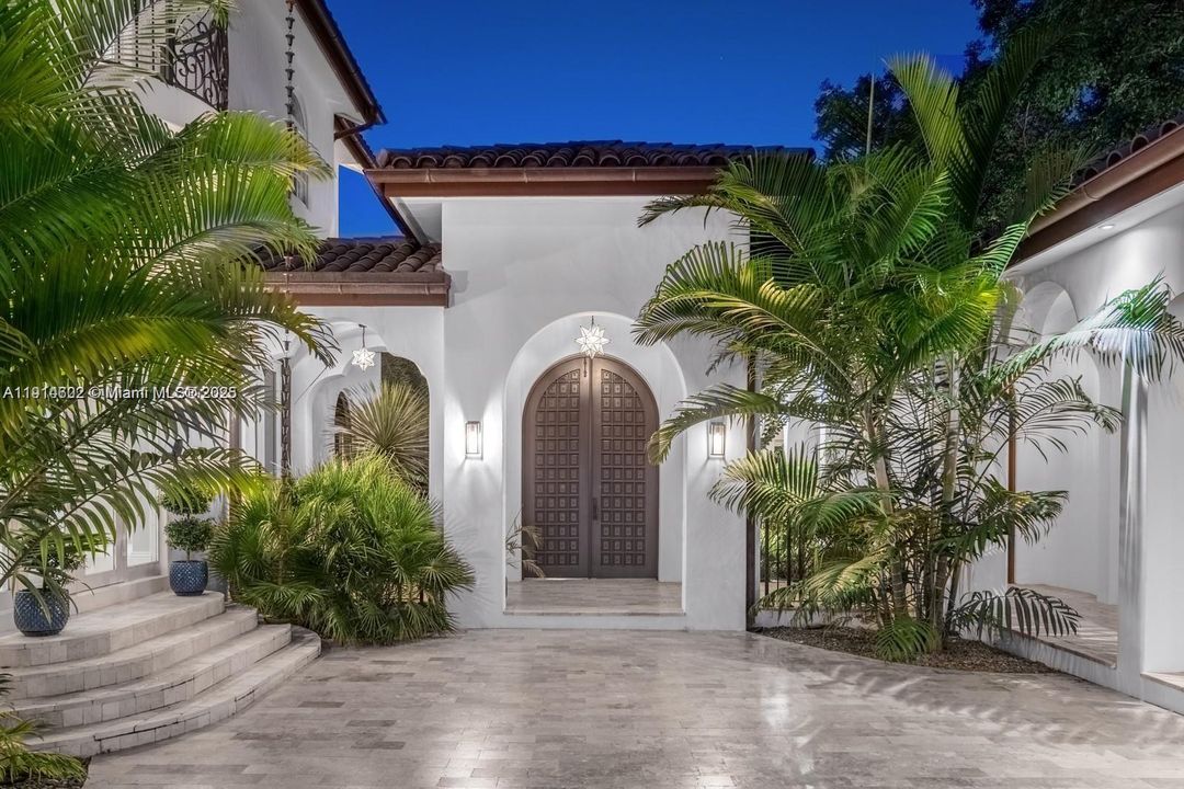 For Sale: $4,900,000 (6 beds, 6 baths, 6583 Square Feet)