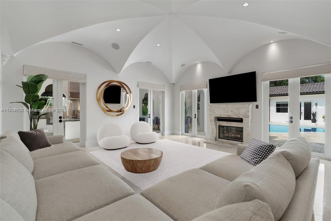 For Sale: $4,900,000 (6 beds, 6 baths, 6583 Square Feet)