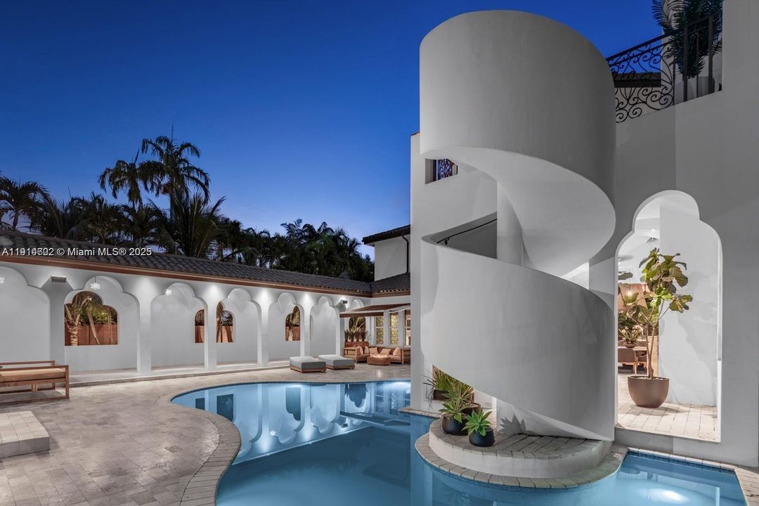 For Sale: $4,900,000 (6 beds, 6 baths, 6583 Square Feet)