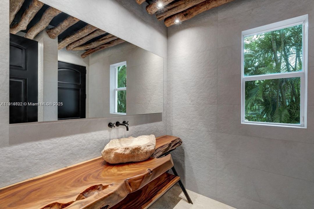 For Sale: $4,900,000 (6 beds, 6 baths, 6583 Square Feet)