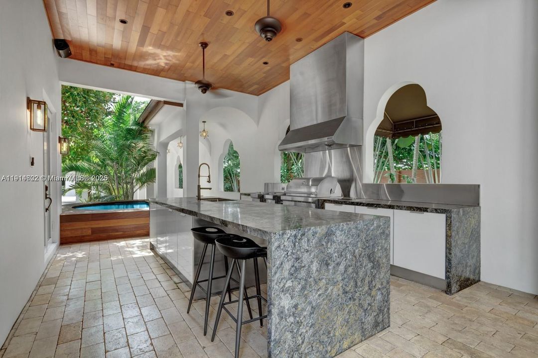 For Sale: $4,900,000 (6 beds, 6 baths, 6583 Square Feet)