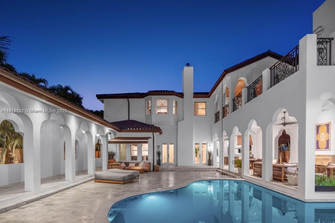 For Sale: $4,900,000 (6 beds, 6 baths, 6583 Square Feet)