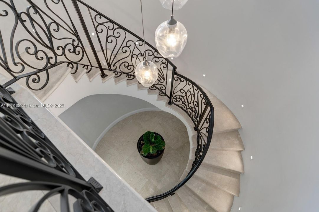 For Sale: $4,900,000 (6 beds, 6 baths, 6583 Square Feet)