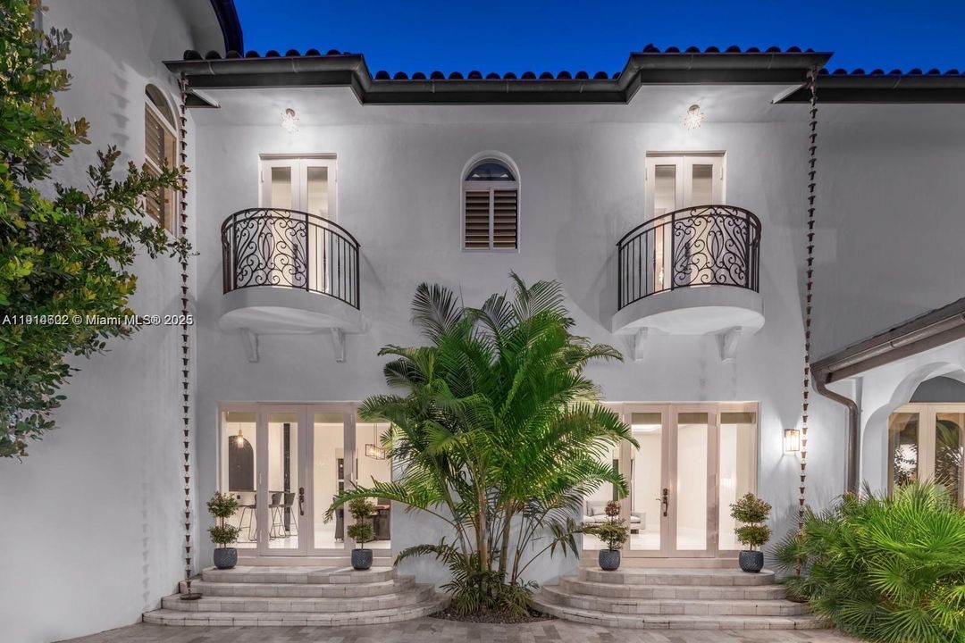 For Sale: $4,900,000 (6 beds, 6 baths, 6583 Square Feet)