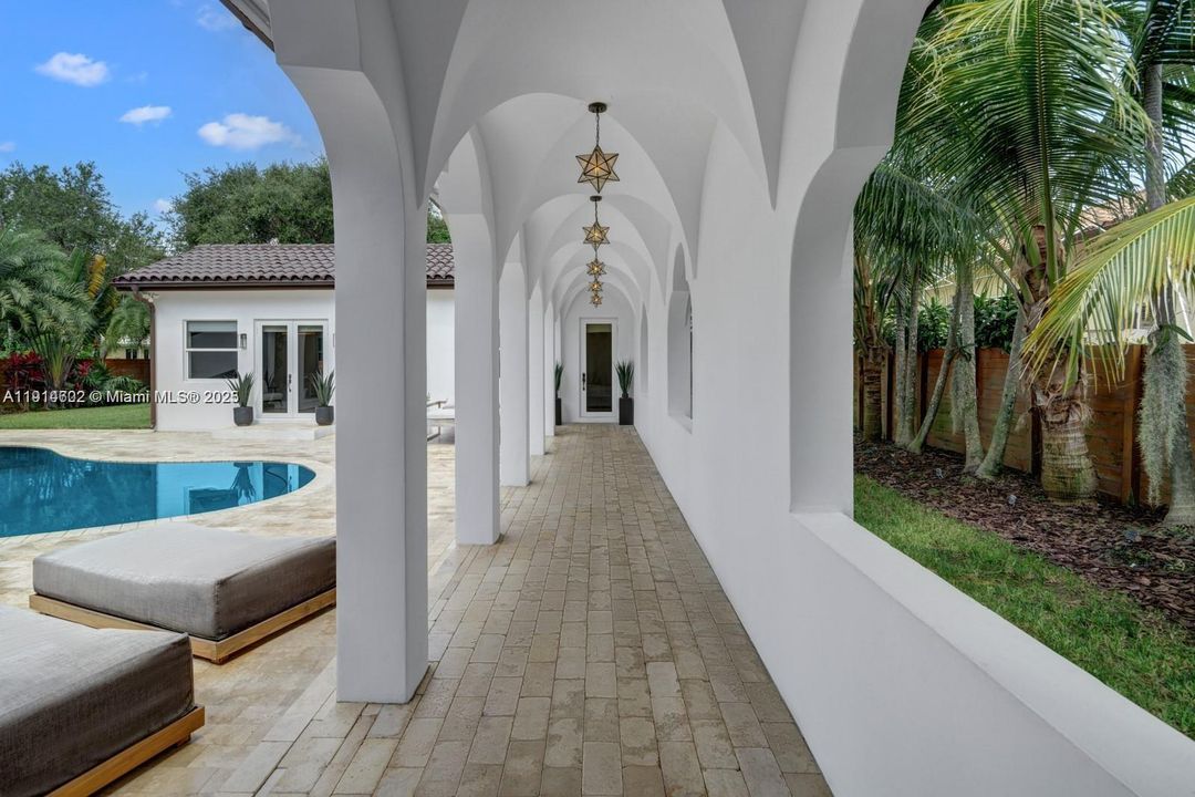 For Sale: $4,900,000 (6 beds, 6 baths, 6583 Square Feet)