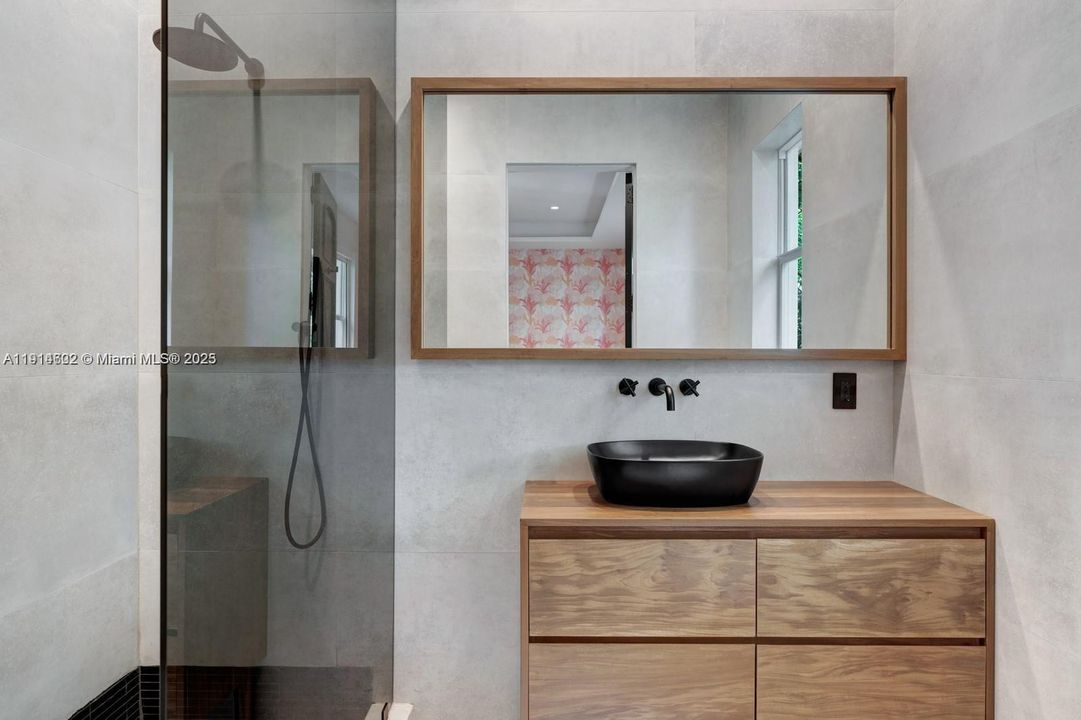 For Sale: $4,900,000 (6 beds, 6 baths, 6583 Square Feet)