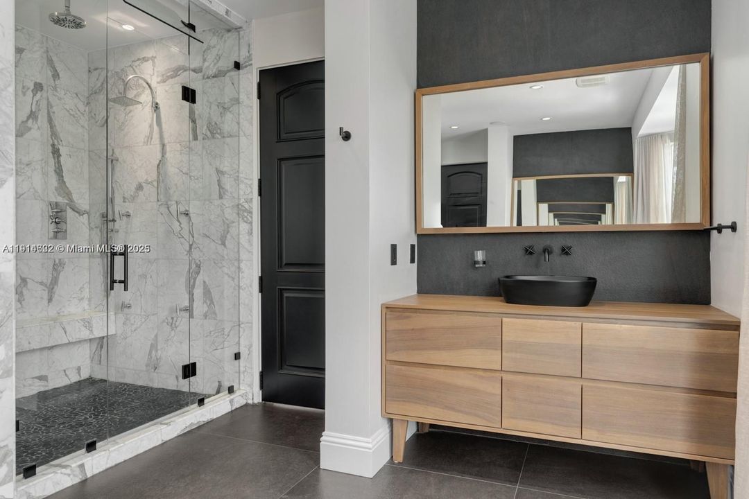 For Sale: $4,900,000 (6 beds, 6 baths, 6583 Square Feet)