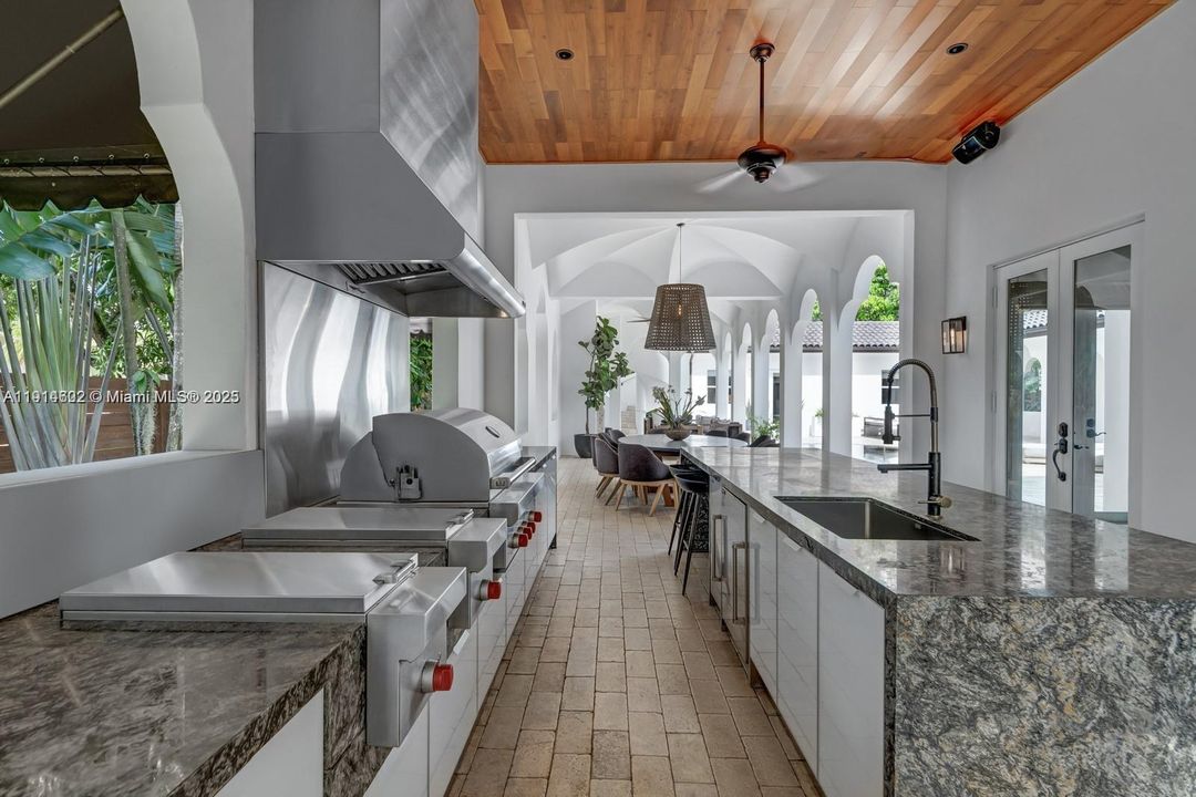 For Sale: $4,900,000 (6 beds, 6 baths, 6583 Square Feet)