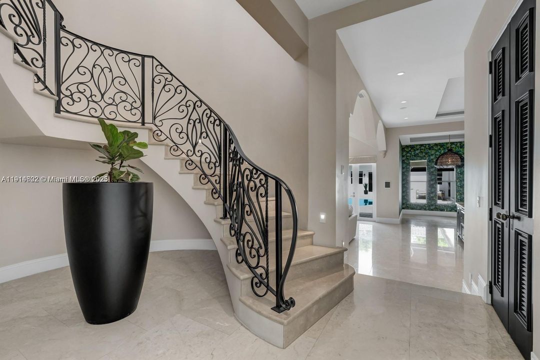 For Sale: $4,900,000 (6 beds, 6 baths, 6583 Square Feet)