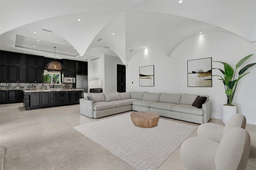 For Sale: $4,900,000 (6 beds, 6 baths, 6583 Square Feet)