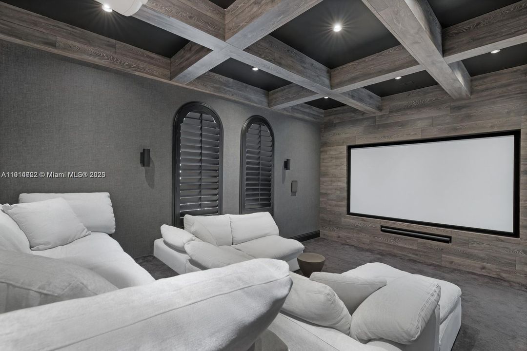 For Sale: $4,900,000 (6 beds, 6 baths, 6583 Square Feet)